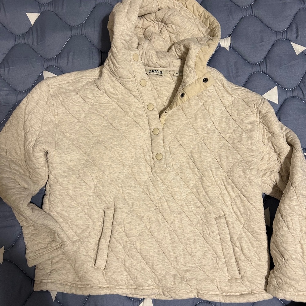 Orvis lived in quilted hooded pullover